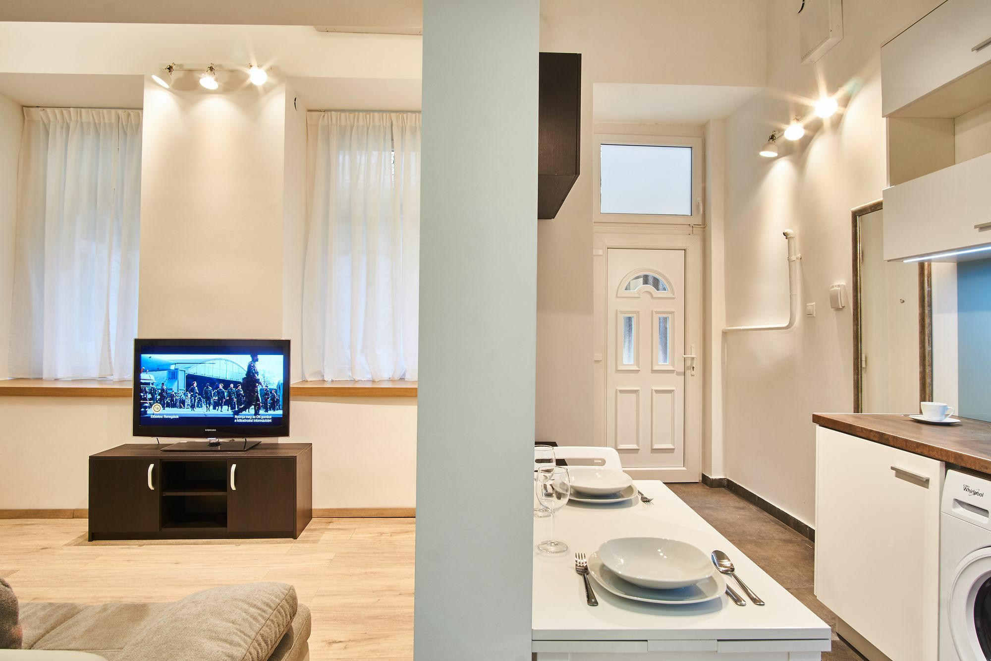 V27 Apartment | Hostaid บูดาเปสต์ ภายนอก รูปภาพ